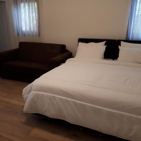 Etty'S House Hotel Petach Tikva Exterior photo